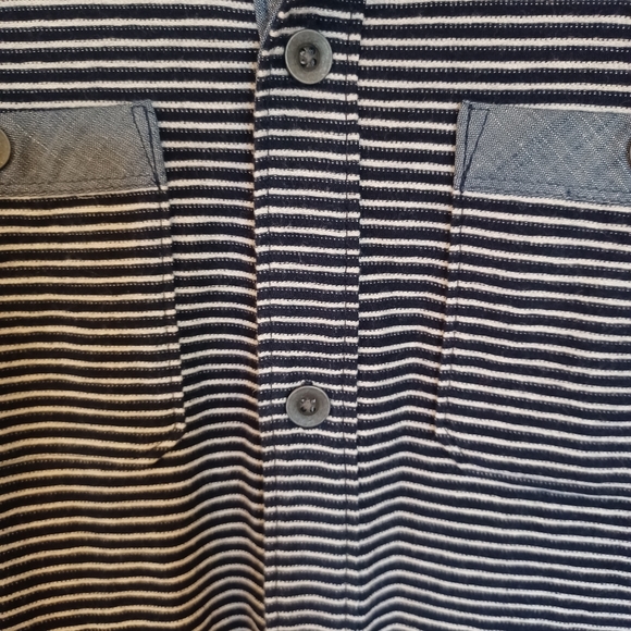 Banana Republic Men's Button down shirt. - Picture 5 of 6